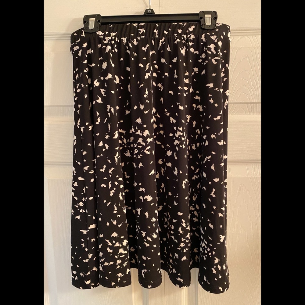 Gilli Geometric Skirt.  Size L Length 24”.